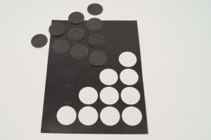Naklejki magnetyczne okrągłe arkusz 40 mm 30 szt grubość folii 0,4 mm